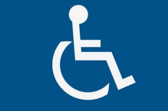 Elevador para cadeirantes com defeito no fórum de Assis Chateaubriand constrange juiz e jurisdicionados desde o ano passado