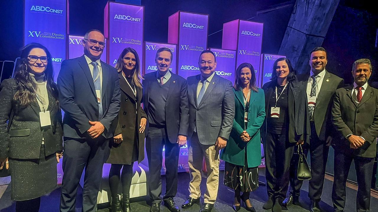 Diretorias da AMAPAR e da AMB participam de simpósio da ABDConst em Curitiba