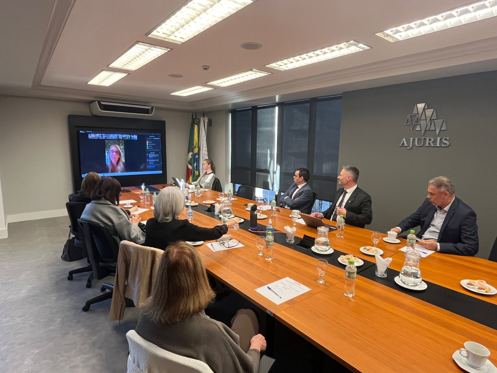 Presidentes da AMAPAR e da AMB participam de reunião do conselho da AJURIS
