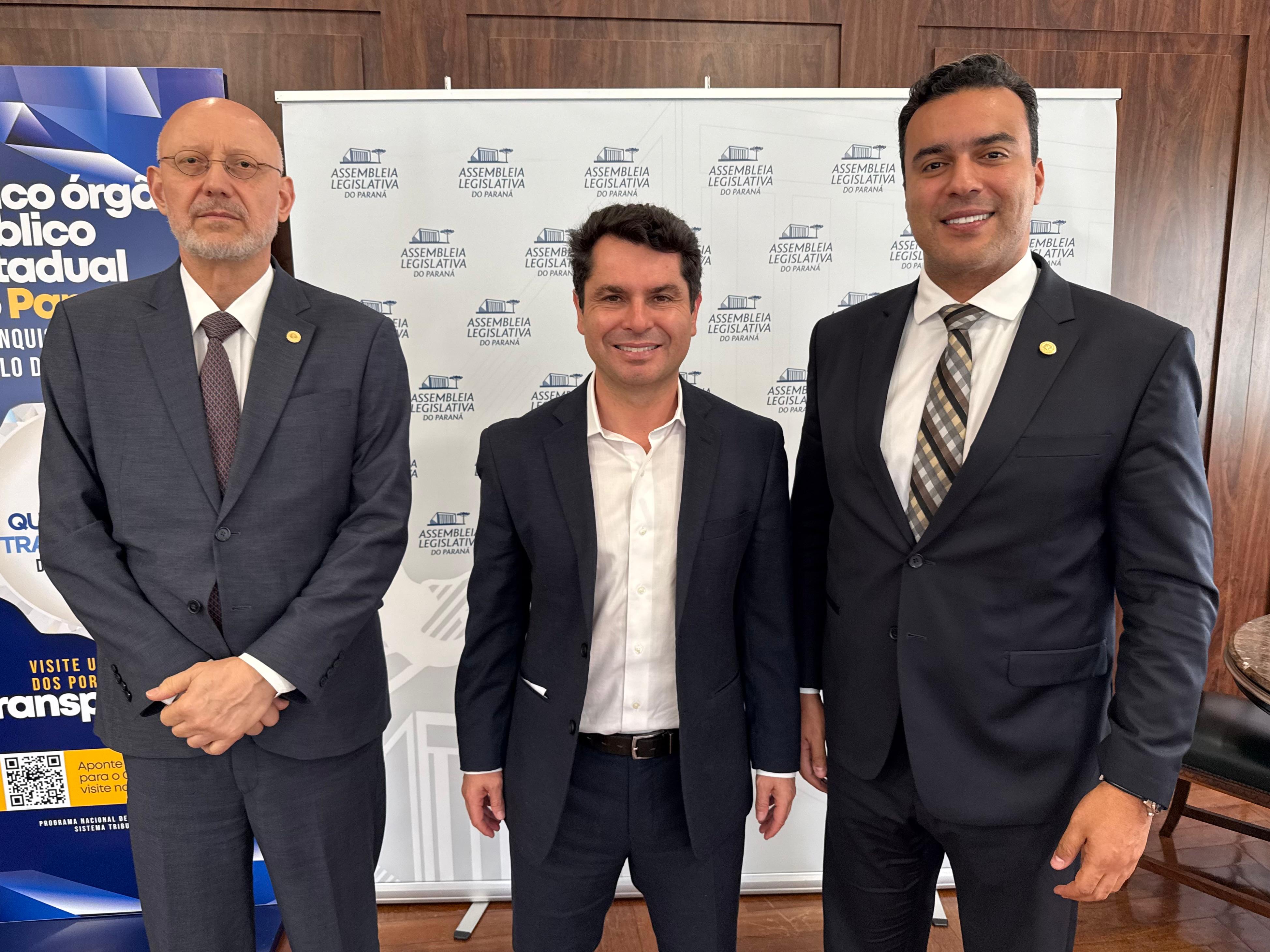 Diretoria da AMAPAR trata de pautas relacionadas ao sistema de Justiça com o presidente da ALEP