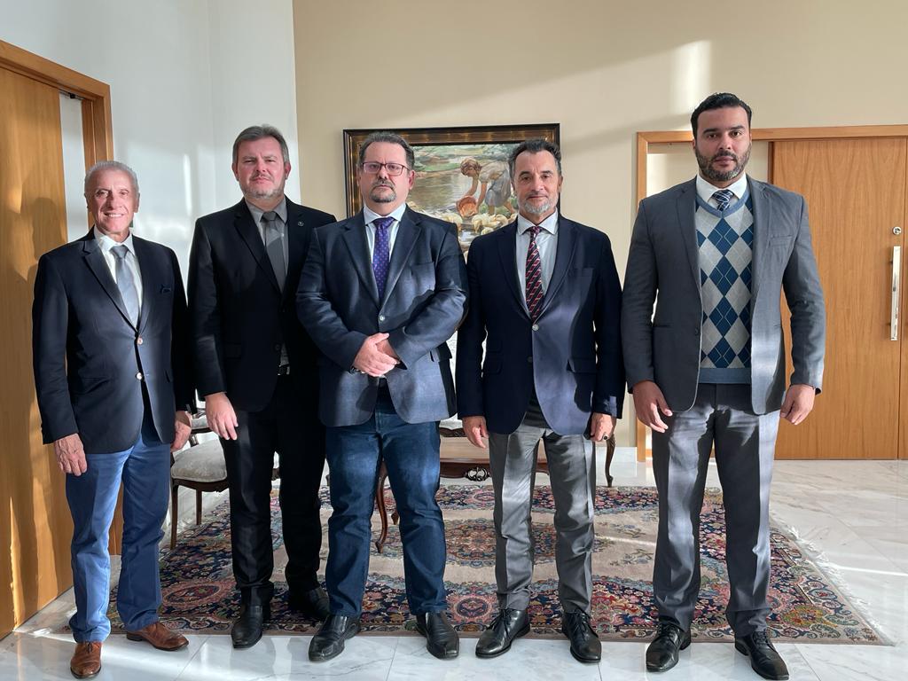 Diretoria da Amapar trata de assuntos de interesse da magistratura com o presidente do TJPR