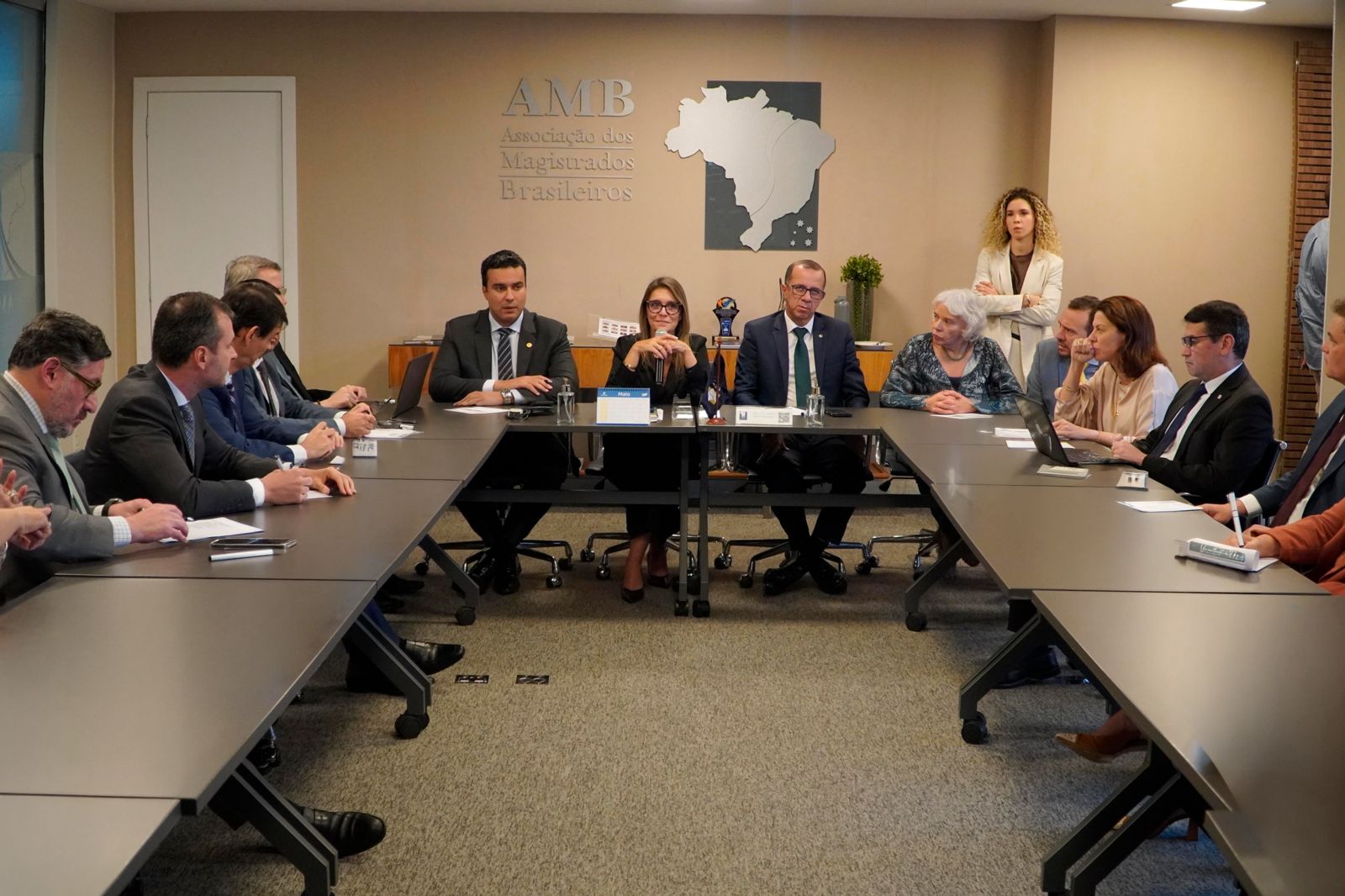Diretoria da AMAPAR participa da reunião da AMB para reforçar pontos da mobilização em defesa da carreira e da valorização da magistratura