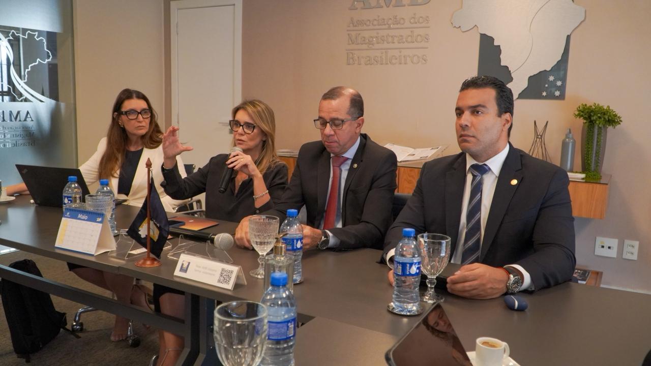 Articulação - Diretorias da AMAPAR e da AMB cumprem agenda em Brasília com o objetivo 