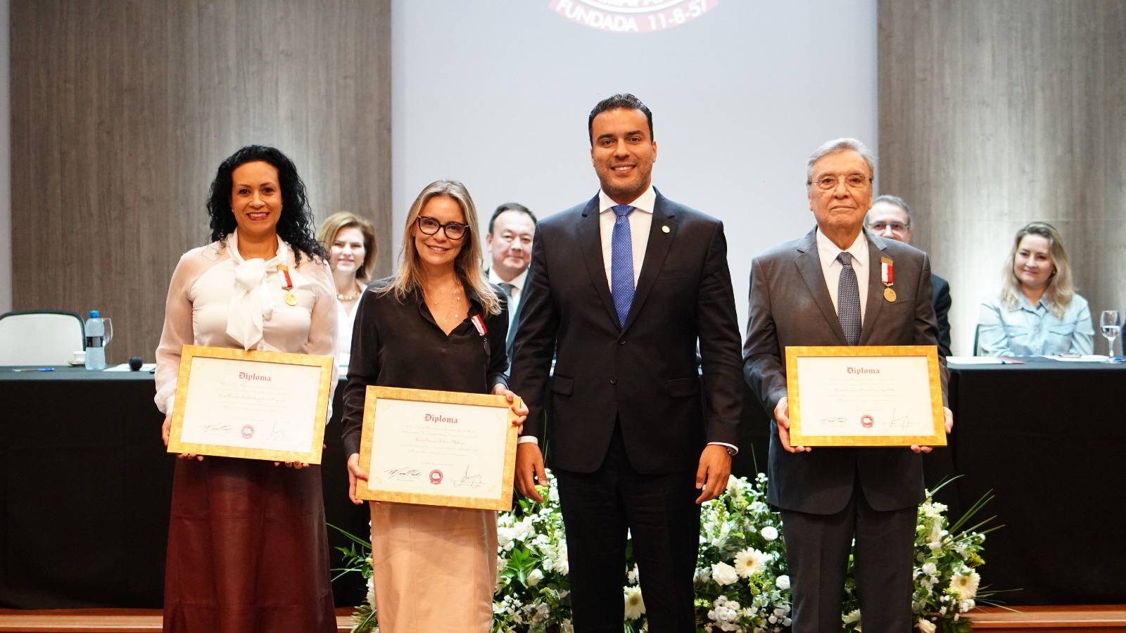 Juízas e desembargador recebem a medalha Antônio Franco Ferreira da Costa 
