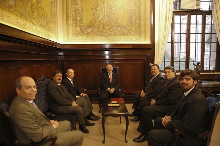 Diretores da AMAPAR discutem pautas atuais da magistratura com representantes da APAMAGIS