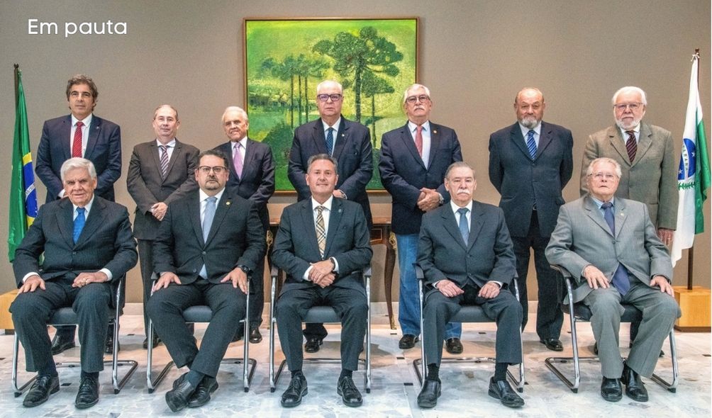 Presidente da Amapar e magistrados aposentados são recepcionados na presidência do TJPR para uma visita institucional 