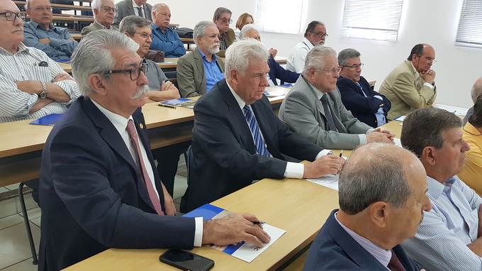 AMAPAR debate temas de interesse dos aposentados em Florianópolis, na sede da AMC