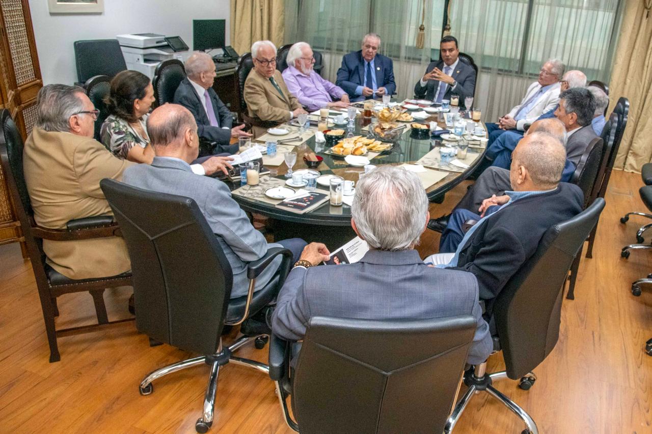 Presidente da AMAPAR faz nova reunião com aposentados e aposentadas