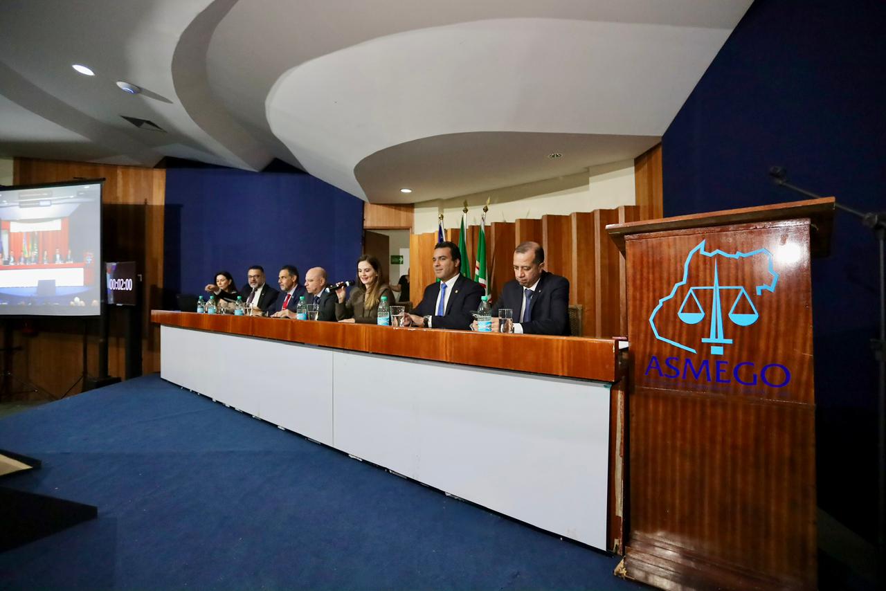 Presidente da AMAPAR traz considerações à assembleia da ASMEGO sobre a política remuneratória