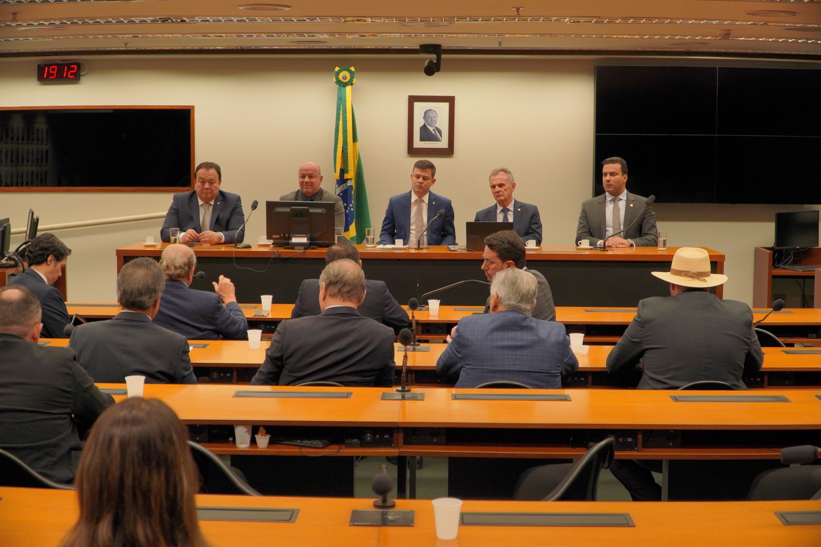 Diretorias da AMB e da AMAPAR se reúnem com a bancada paranaense na Câmara dos Deputados 