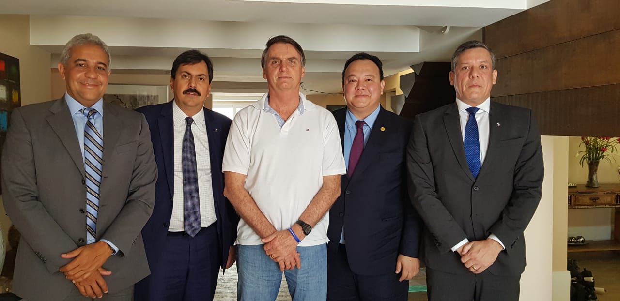 Presidente eleito, Jair Bolsonaro, recebe a magistratura brasileira em sua residência, no Rio 