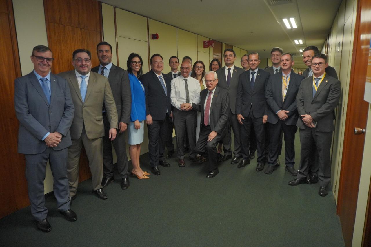 Diretorias da AMAPAR e da AMB cumprem agenda legislativa em Brasília