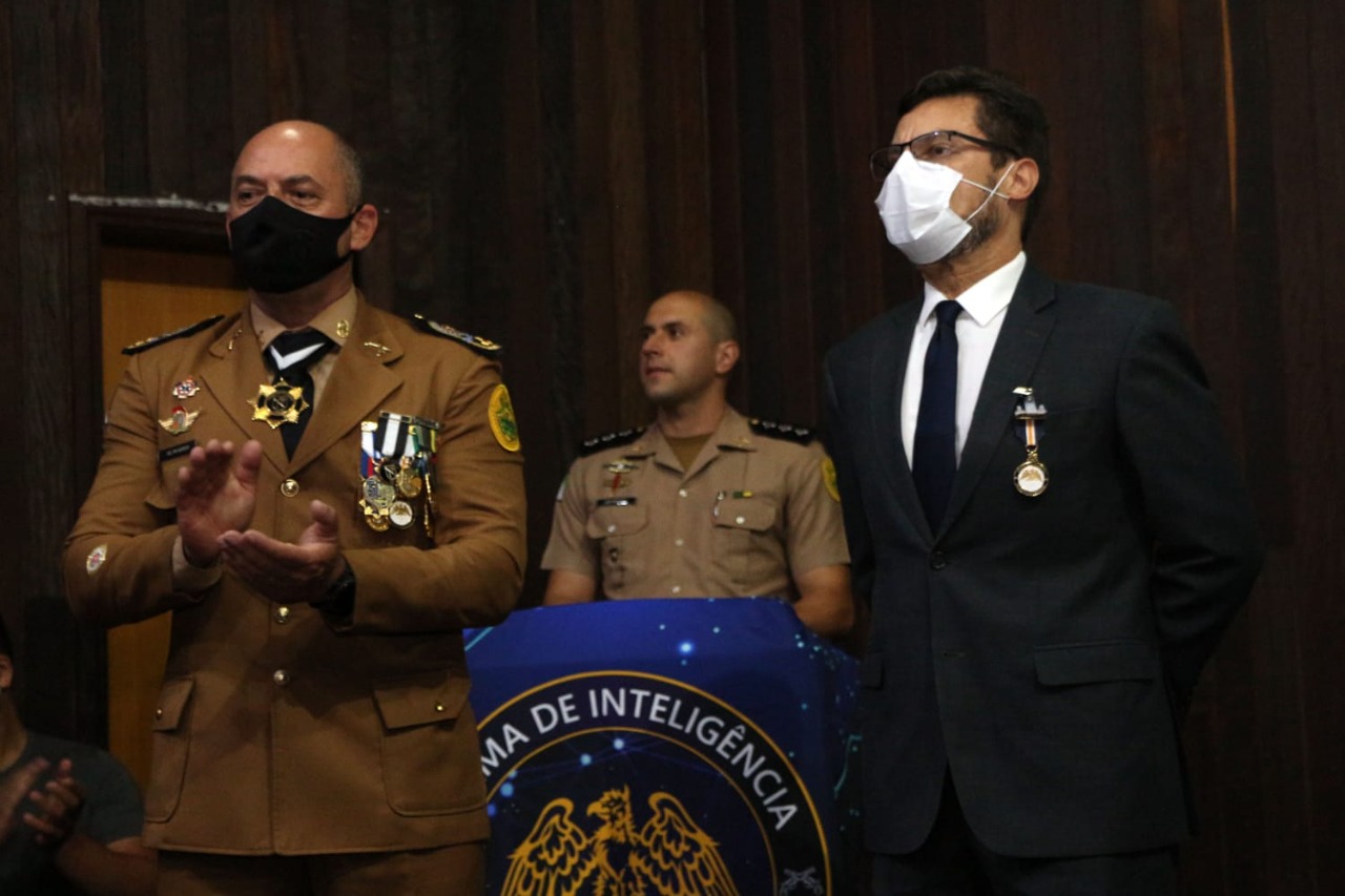 Juiz José Orlando Cerqueira Bremer recebe medalha da Inteligência da Polícia Militar do Paraná 