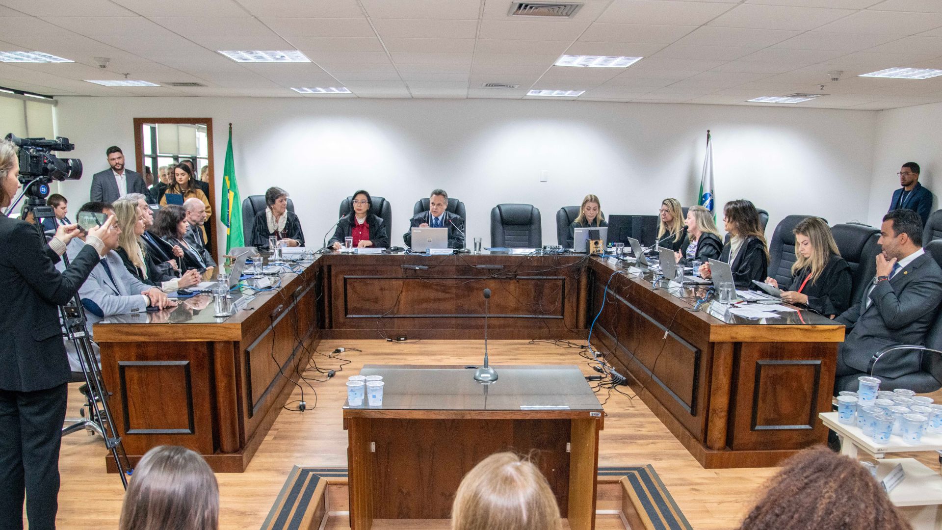 Diretorias da AMAPAR e da AMB participam da primeira sessão da câmara especializada em casos de violência doméstica e familiar contra a mulher