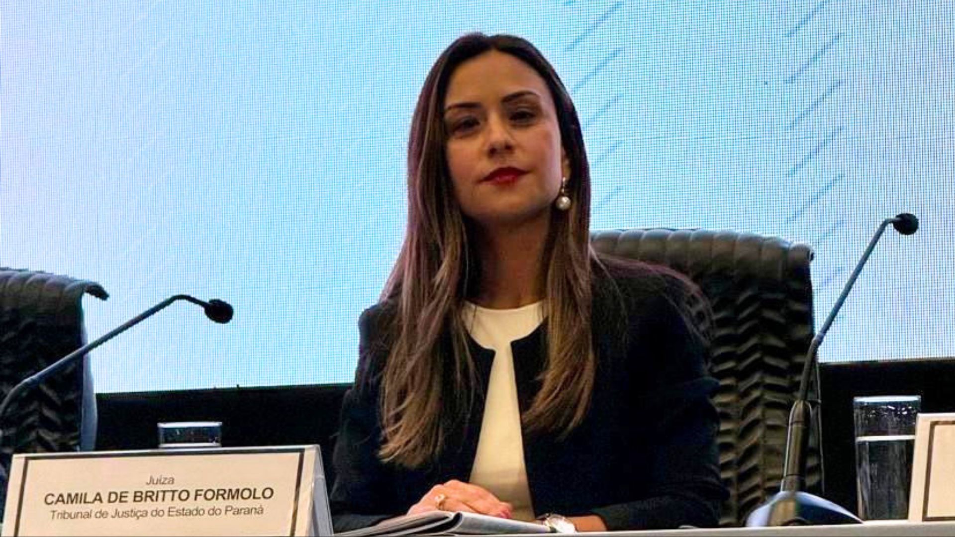 Juíza Camila de Britto Formolo traz dados expressivos e fala da oportunidade de atuar na Casa da Mulher Brasileira Juíza Camila de Britto Formolo traz dados expressivos e fala da oportunidade de atuar na Casa da Mulher Brasileira
