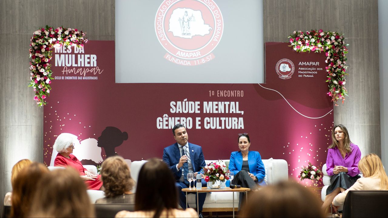 MÊS DA MULHER - AMAPAR reúne mais de 50 magistradas durante palestra com a psicóloga, professora e pesquisadora, Valeska Zanello 