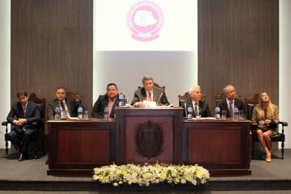 Inclusão da magistratura e despedida emocionada marcam a posse de Geraldo Dutra de Andrade Neto como presidente da AMAPAR
