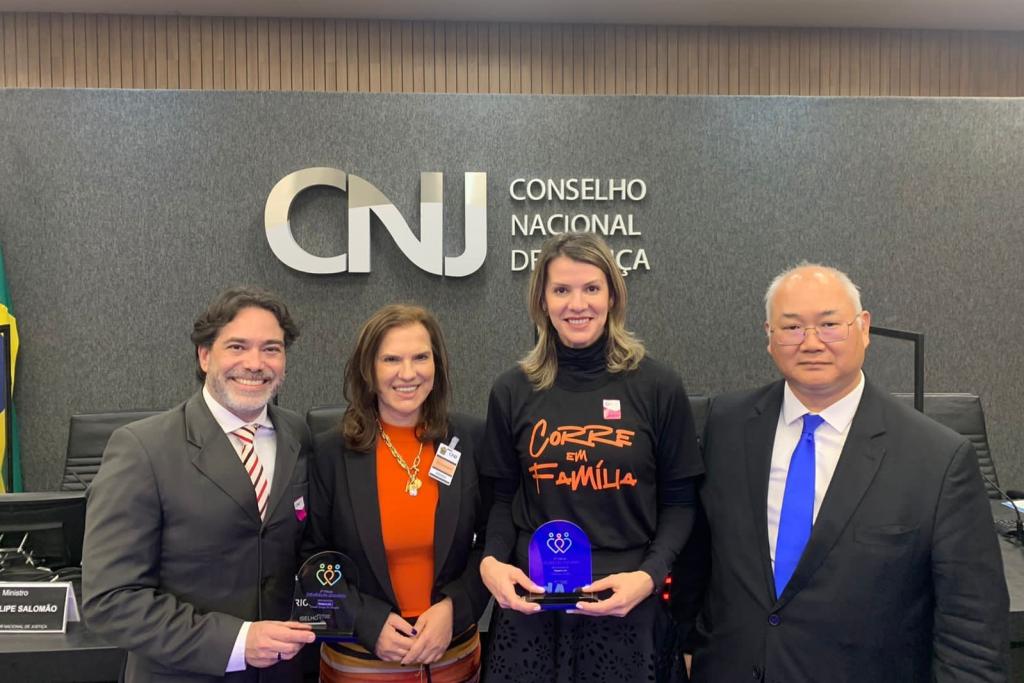 Amapar parabeniza juíza e juiz do Paraná que conquistaram o 1º lugar no prêmio “Prioridade Absoluta do CNJ”