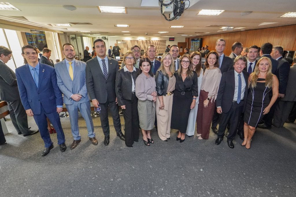 VITALICIEDADE - Diretorias da AMAPAR e da AMB acompanham audiência pública da CCJ do Senado sobre a PEC 3/202