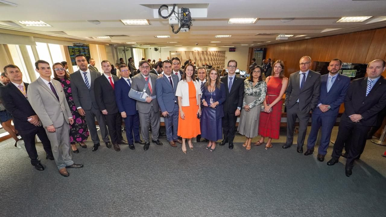 SENADO - Diretorias da AMAPAR e da AMB acompanham CCJ e debatem a PEC nº 03/2024 com parlamentares