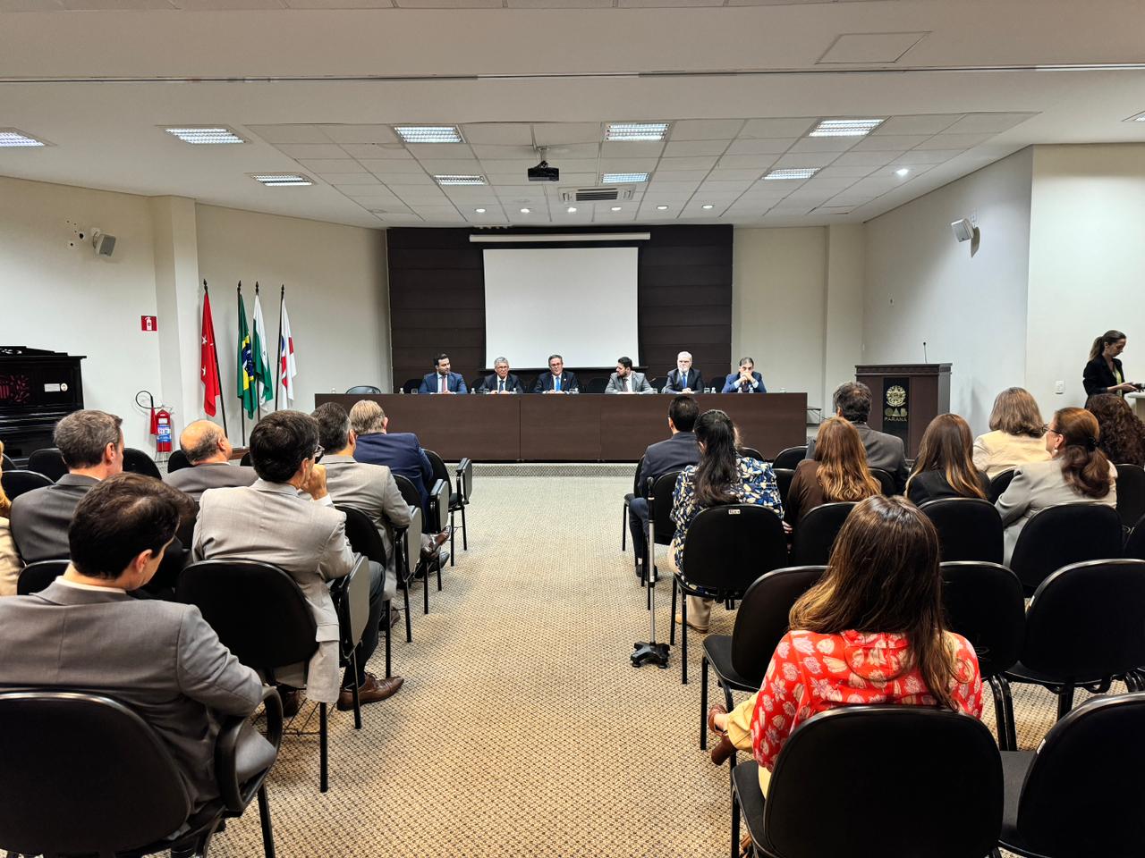Presidente da AMAPAR participa de encontro da Presidência do TJPR e da Corregedoria-Geral com a magistratura de Londrina e Região
