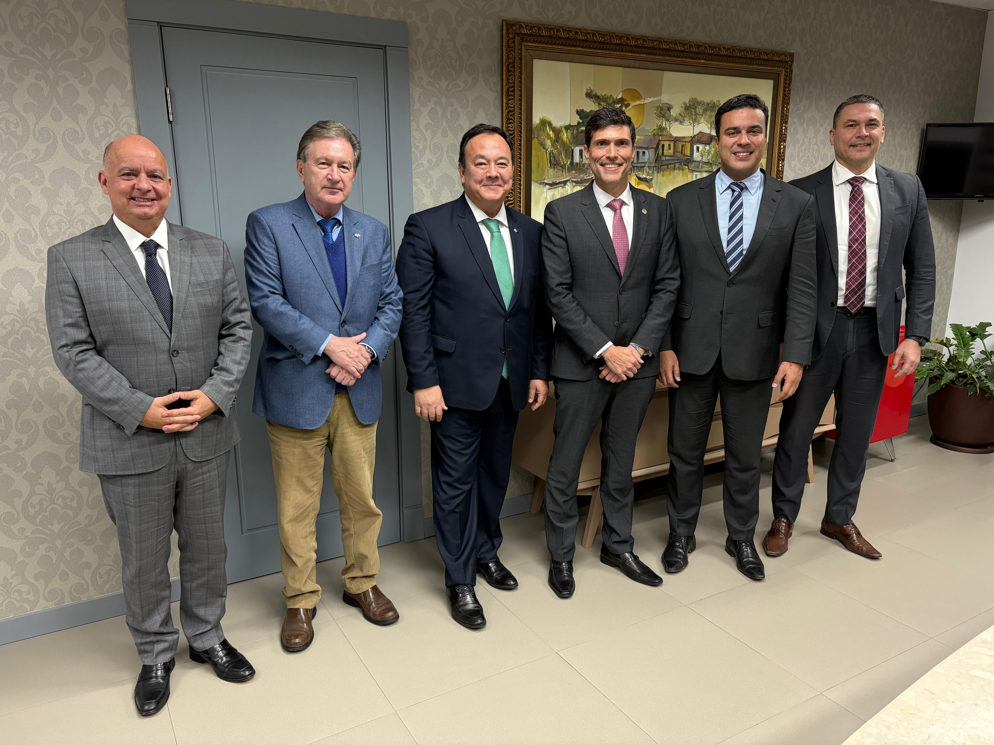 Conselheiro do CNJ, Pablo Coutinho Barreto, faz visita institucional à sede da AMAPAR