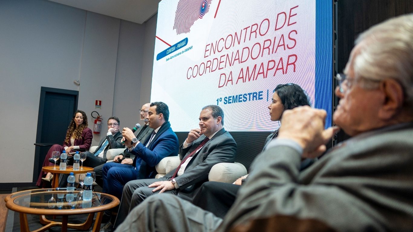 Diretoria reúne em Curitiba representantes das coordenadorias para debater as principais frentes de atuação da AMAPAR