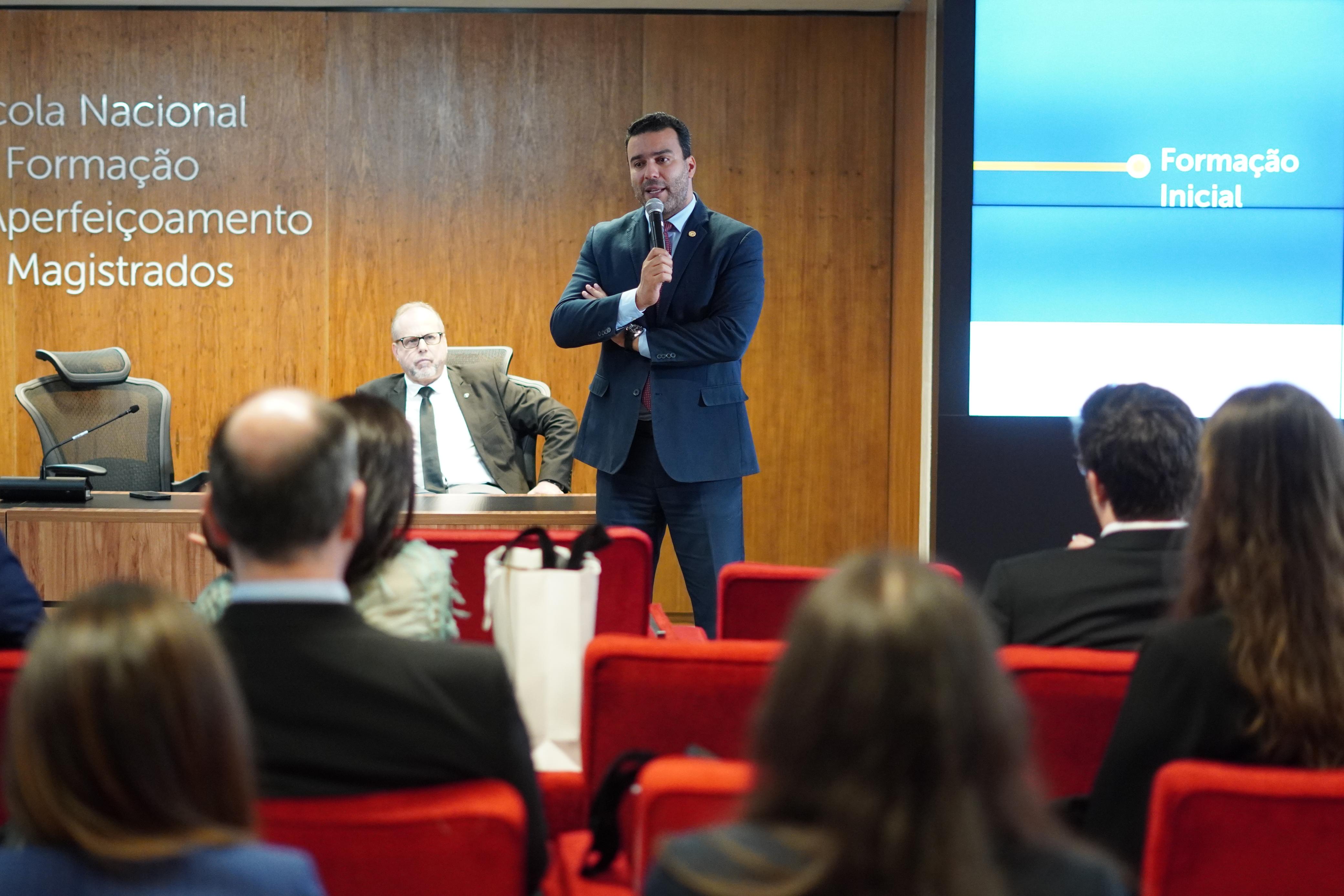 Representantes falam sobre a importância das associações durante curso da ENFAM
