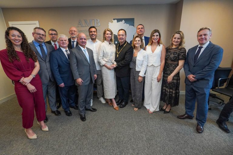 Despedida - Frederico Mendes Júnior recebe homenagem da magistratura 