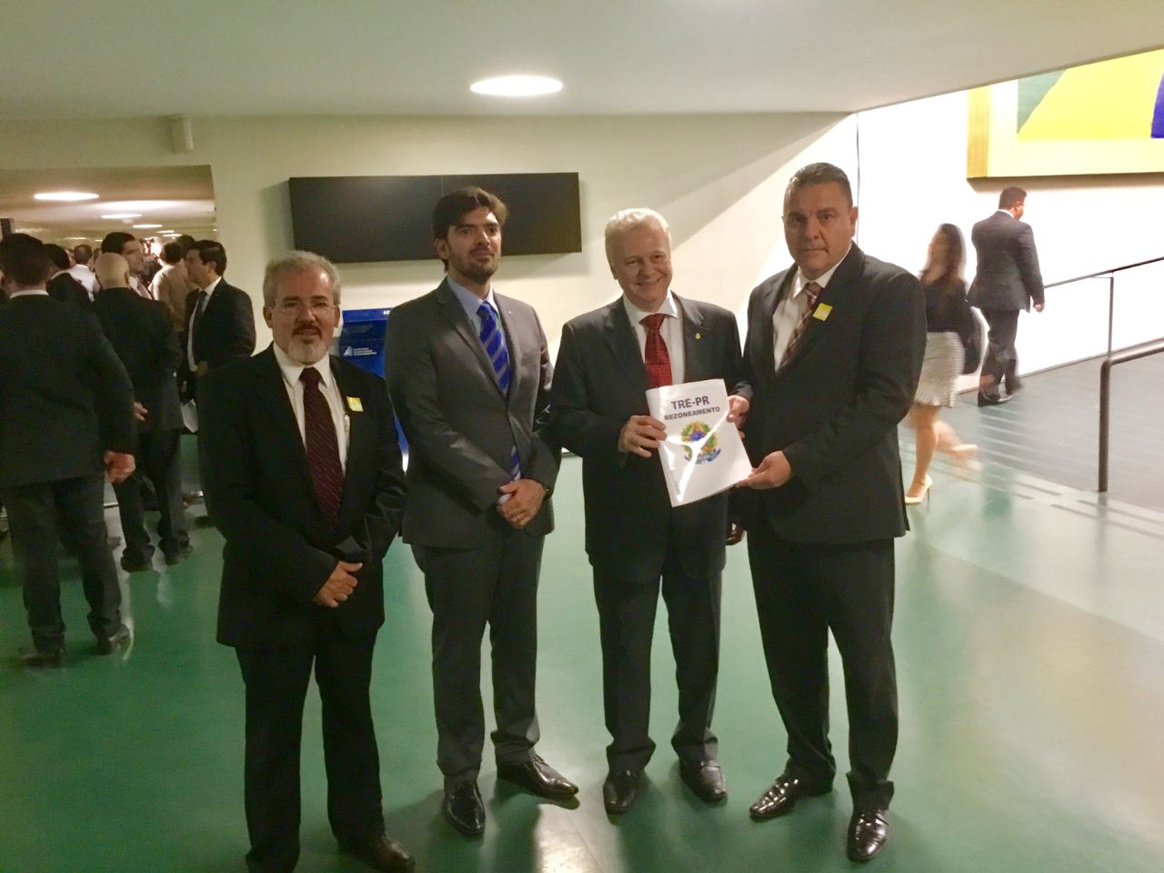 AMB, AMAPAR e TRE-PR visitam bancada paranaense no Congresso para tratar sobre o rezoneamento eleitoral 