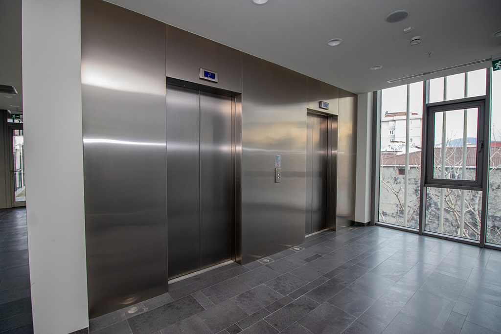 COVID-19 : Ao considerar essencial, juiz de Londrina determina a continuidade dos serviços de uma empresa de manutenção de elevadores 