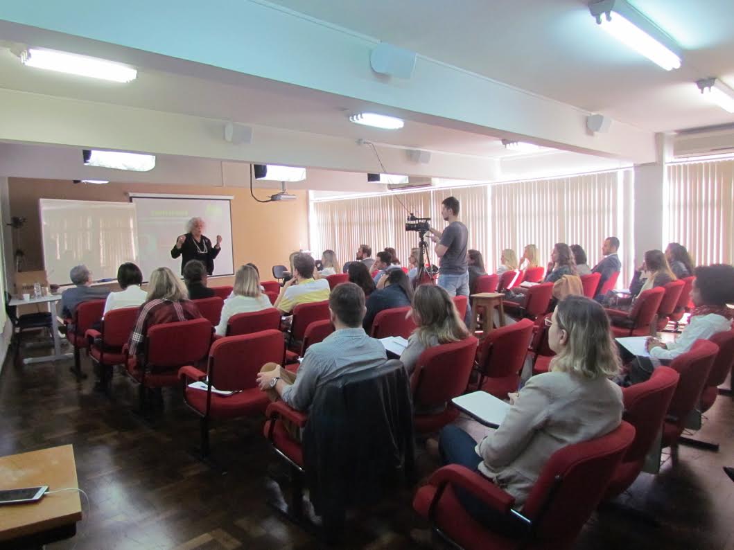 Pedagoga da ENFAM destaca estrutura e aplicação de métodos ativos na Escola da Magistratura do Paraná 