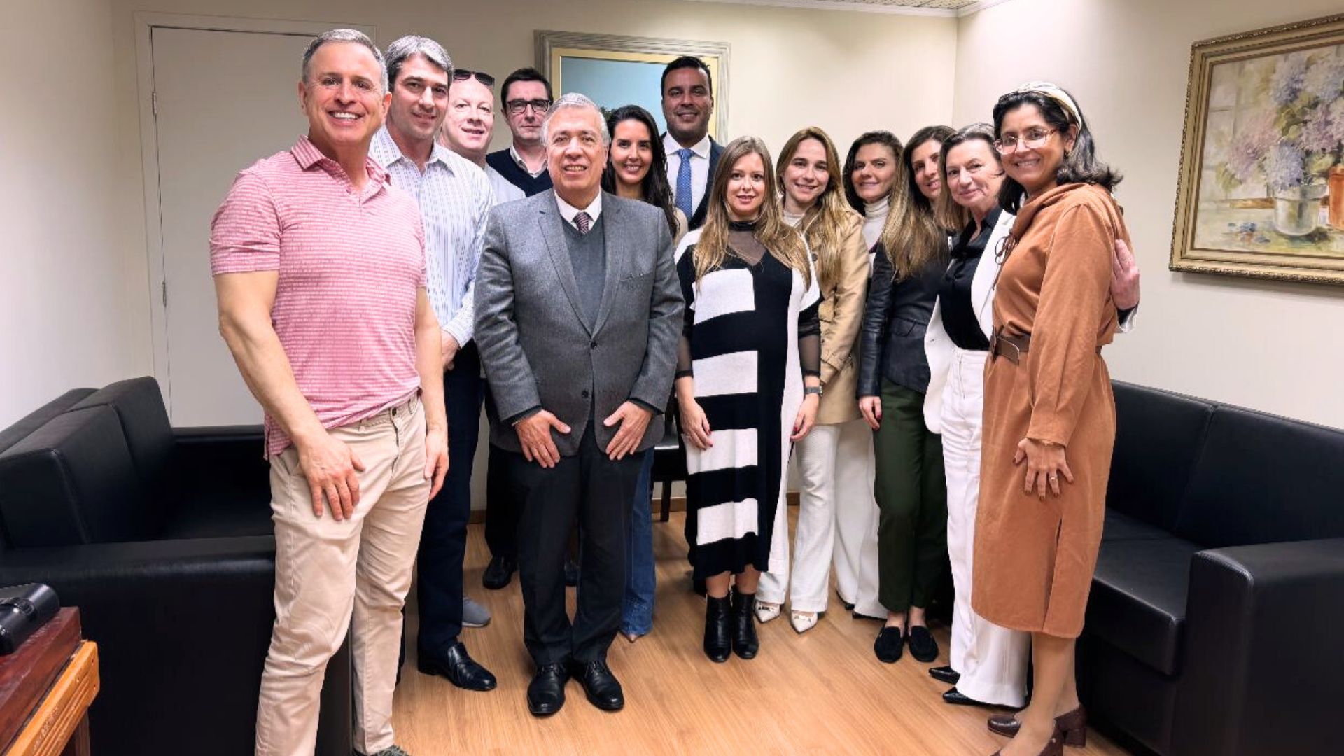 Presidente da AMAPAR se reúne com juízas e juízes do Fórum Cível 1