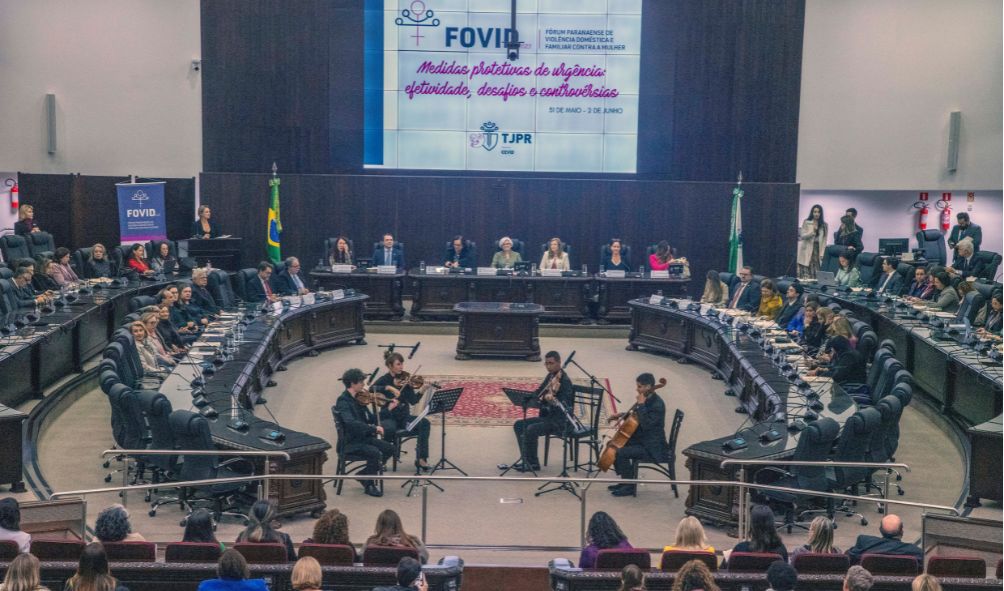 Presidente da Amapar participa da abertura do II Fórum Paranaense de Violência Doméstica e Familiar contra a Mulher