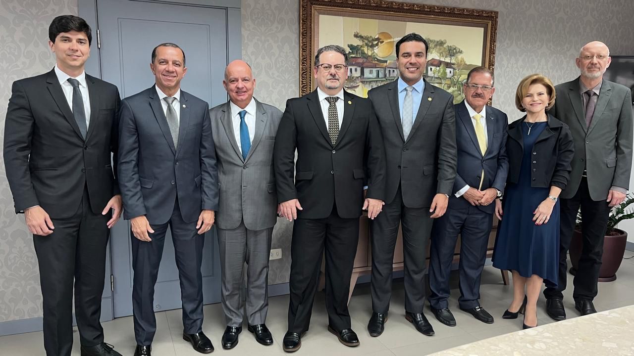Presidente e diretoria da AMAPAR recepcionam o ministro Humberto Martins (STJ) na sede administrativa