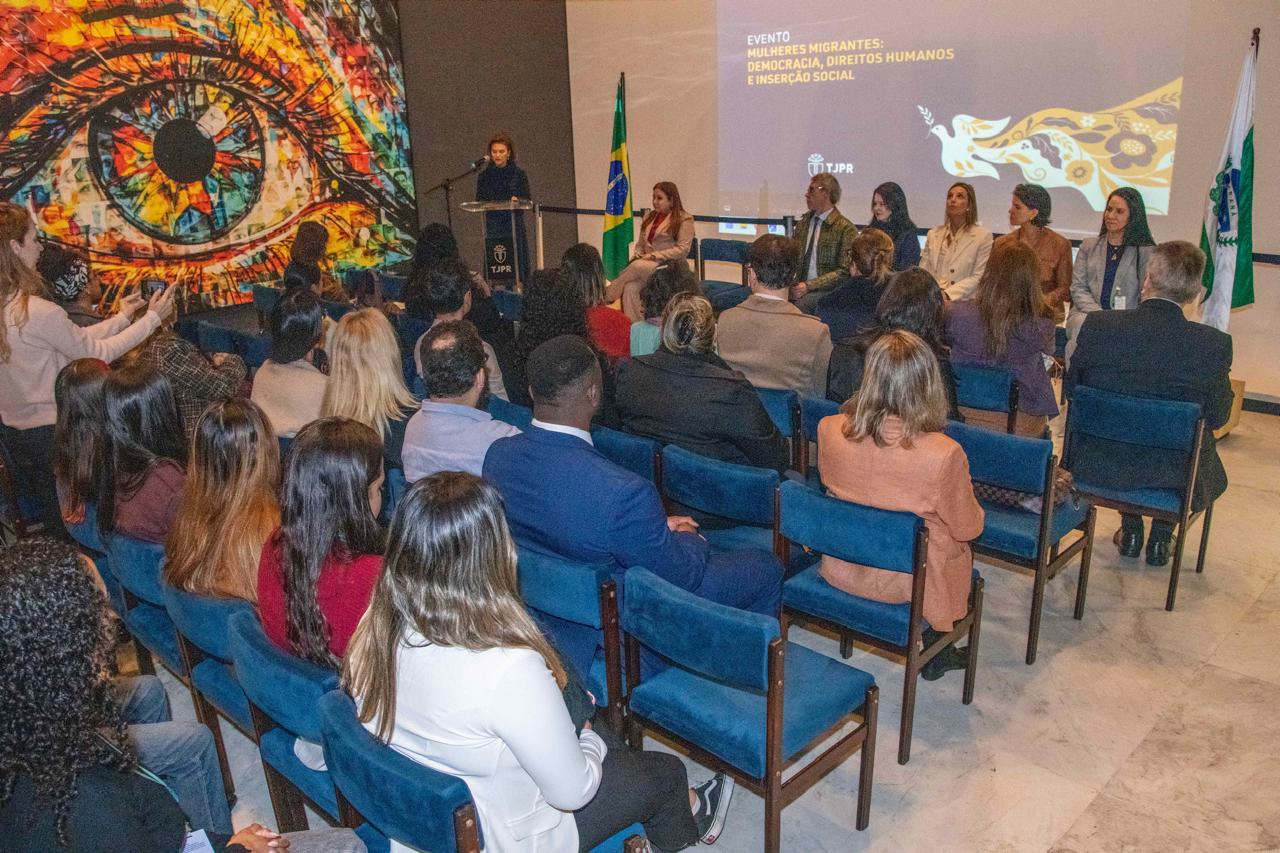 Desembargadora Jaqueline Allievi representa a AMAPAR e a AMB no evento “Mulheres Migrantes: Democracia, Direitos Humanos e Inserção Social”