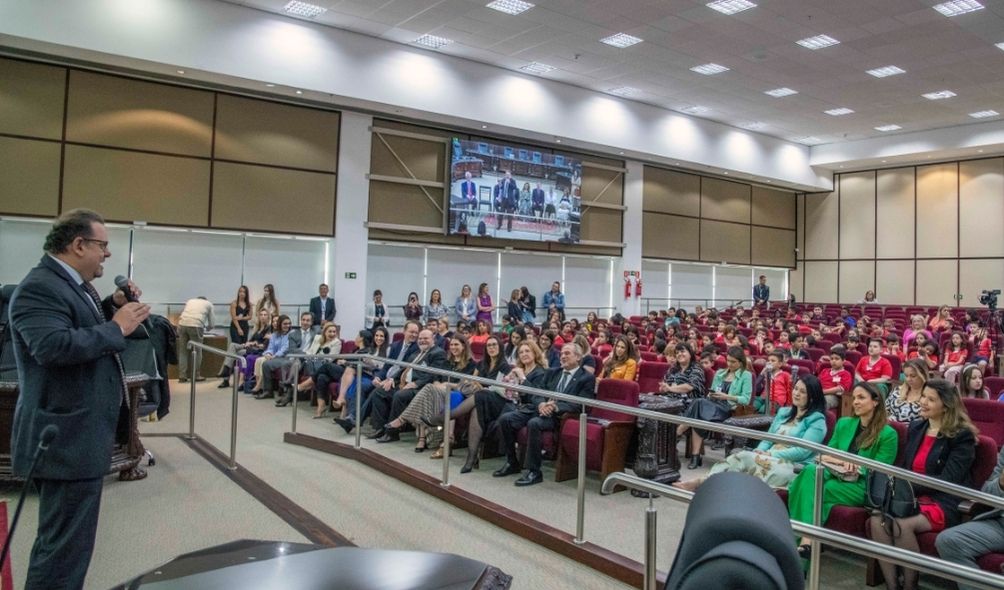 Presidente da AMAPAR prestigia comemoração dos 30 anos do projeto “Justiça e Cidadania também se aprendem na Escola”