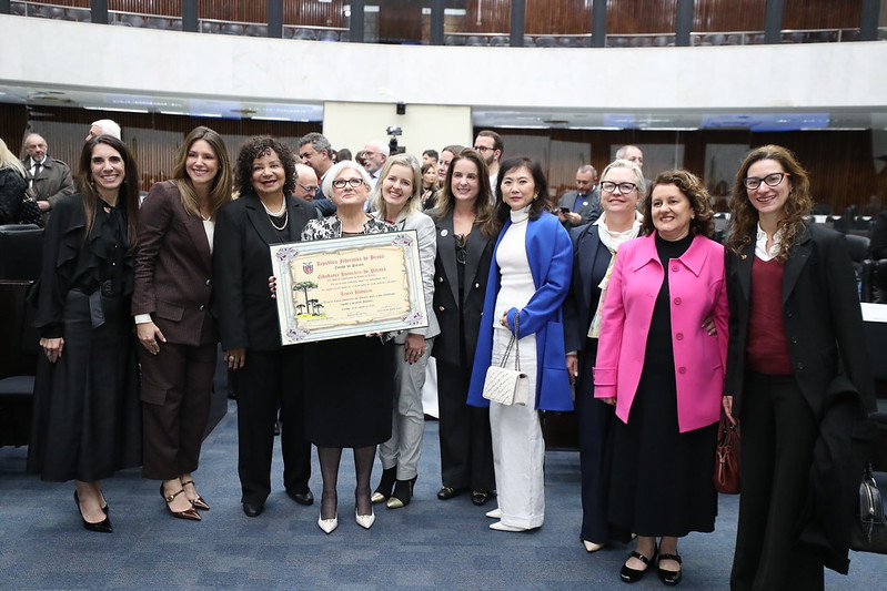 Diretoria da AMAPAR prestigia a entrega do título de Cidadã Honorária do Paraná à desembargadora Lenice Bodstein