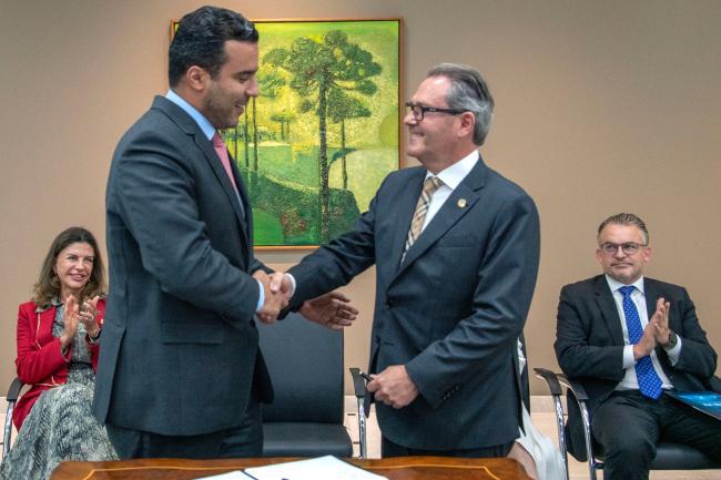 Presidentes da AMAPAR e do TJPR assinam Termo de Cooperação que oficializa a EMAP como coordenadora do programa de Residência Jurídica