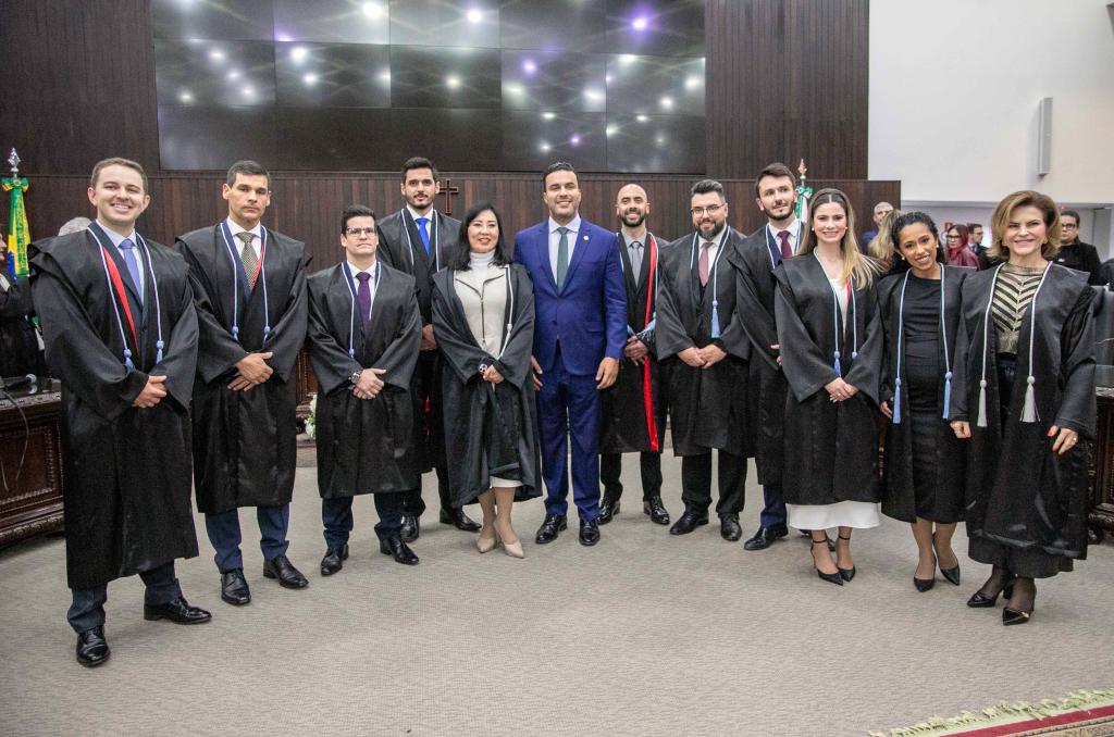 Com a participação da AMAPAR e da AMB, nove juízes e juízas tomam posse no TJPR 