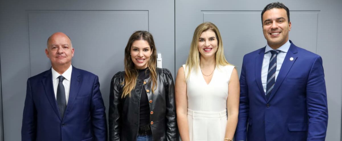 Diretoria da AMAPAR recepciona a deputada estadual Maria Victoria