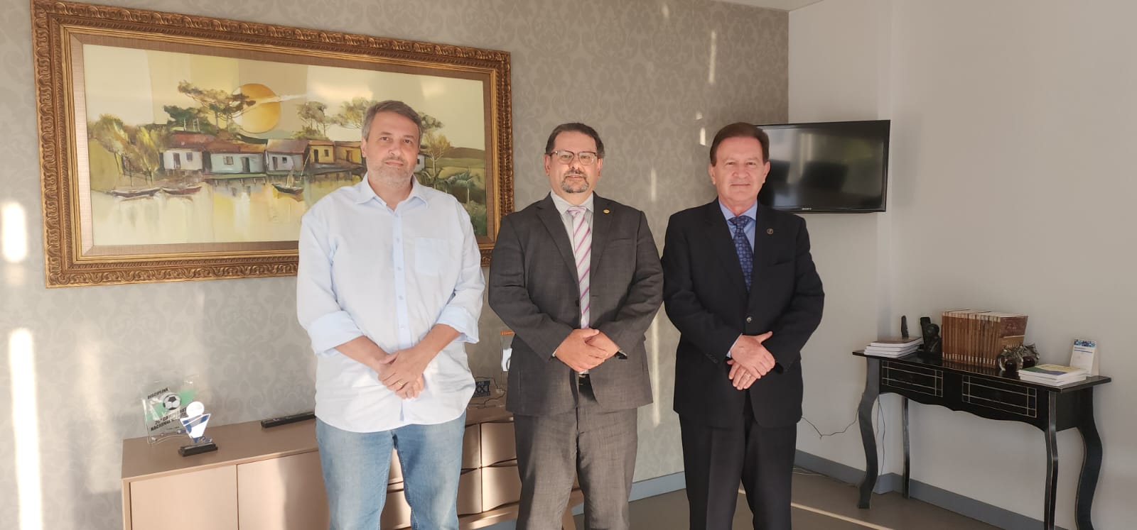Diretoria da Amapar recepciona o próximo Corregedor da Justiça, desembargador Roberto Antônio Massaro