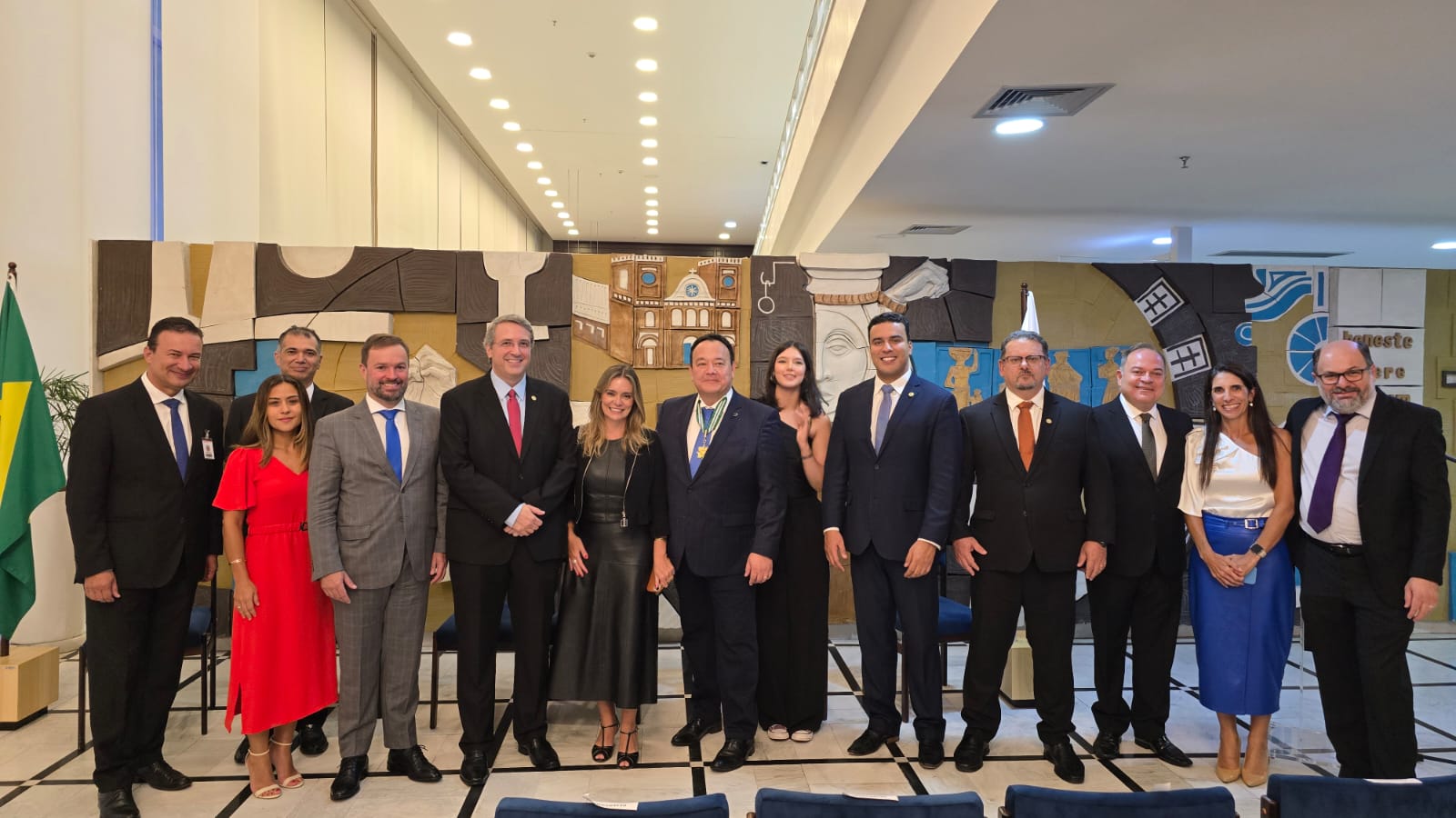 Presidente da AMB recebe a Comenda do Mérito Judiciário do Estado do Paraná 