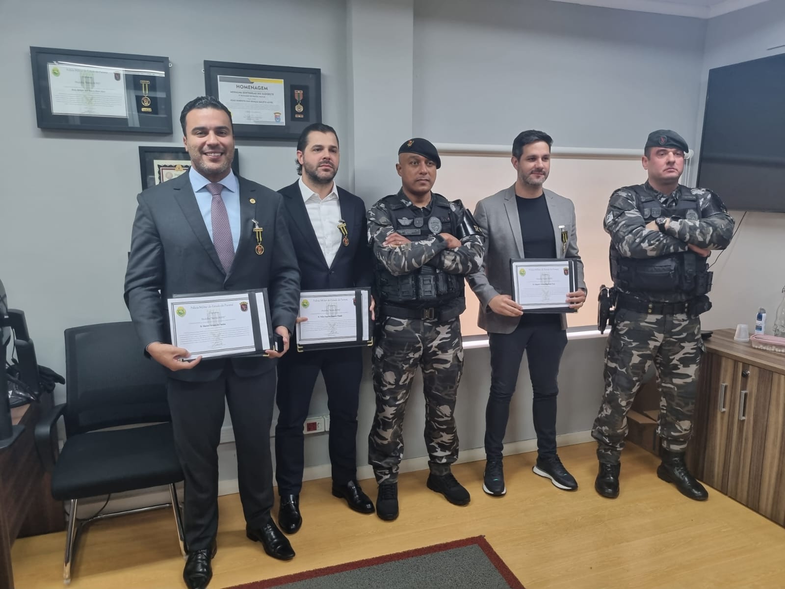 Presidente da AMAPAR recebe a medalha “Mérito Rone”