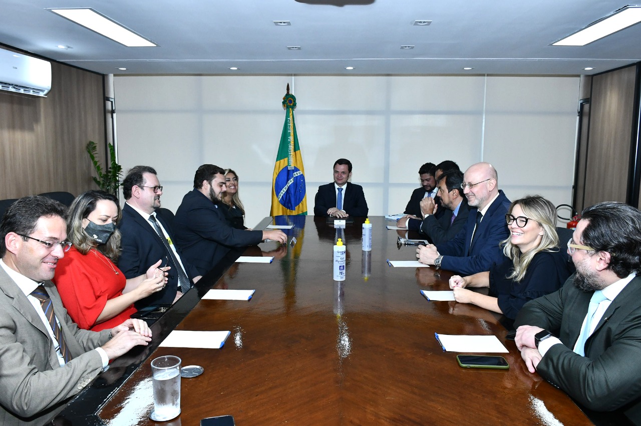 Diretoria da AMAPAR participa de reunião com o ministro da Justiça, Anderson Gustavo Torres