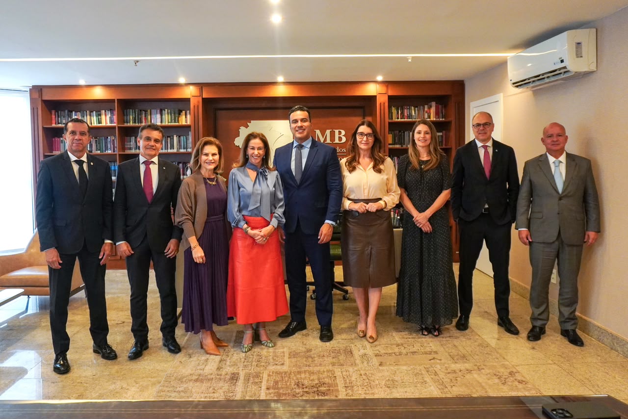 Presidente interino da AMB, Marcel Ferreira dos Santos e diretoria recepcionam a ministra do TST, Morgana de Almeida