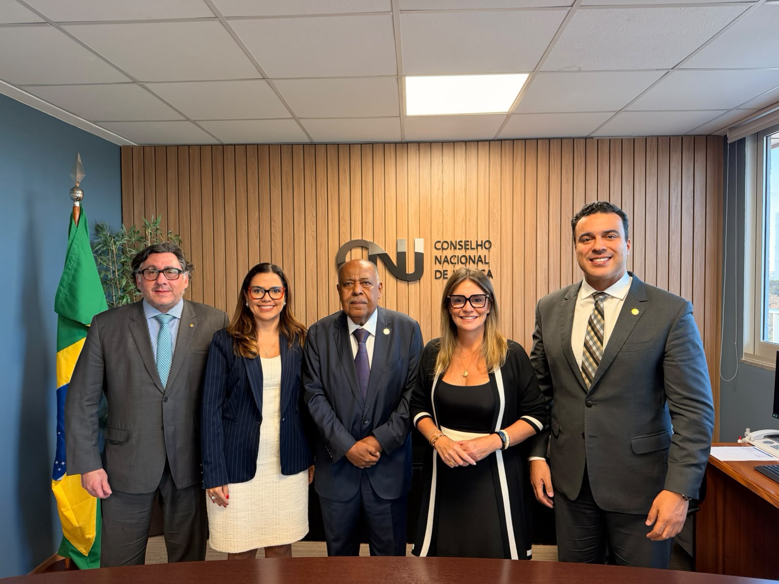 Dirigentes da AMB e da AMAPAR participam de reunião com o novo corregedor nacional da Justiça Dirigentes da AMB e da AMAPAR participam de reunião com o novo corregedor nacional da Justiça