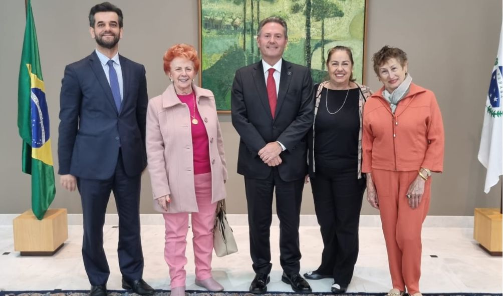 Pensionistas da Amapar fazem visita institucional ao presidente do TJPR