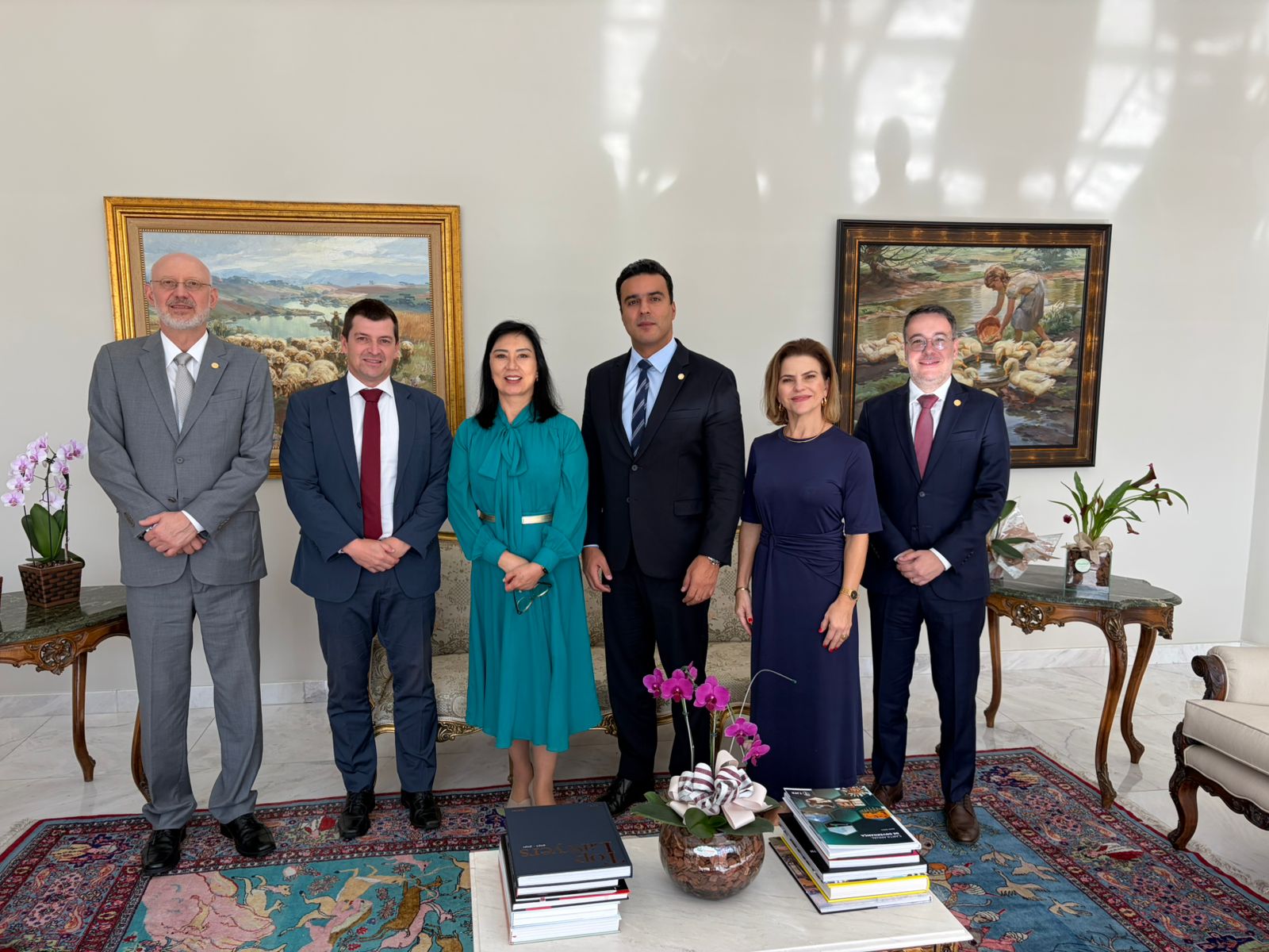 Diretoria da AMAPAR faz visita institucional à presidente do TJPR para tratar de demandas da magistratura