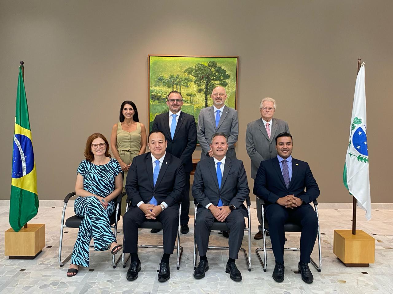 Encontro de presidentes no TJPR é marcado pela apresentação do primeiro requerimento da nova diretoria da AMAPAR 